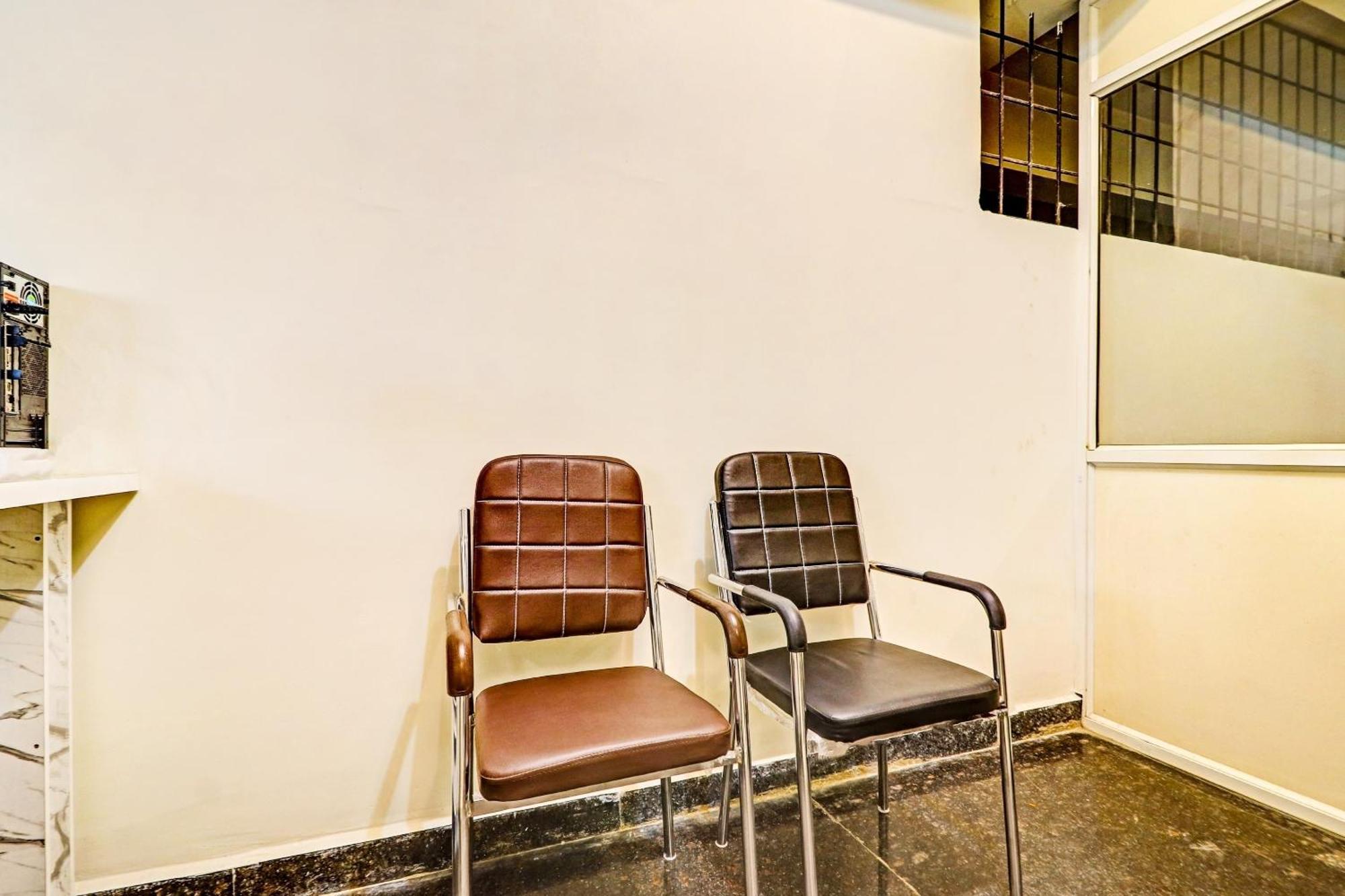 Oyo Happy Stay Hotels Hyderabad Exterior foto
