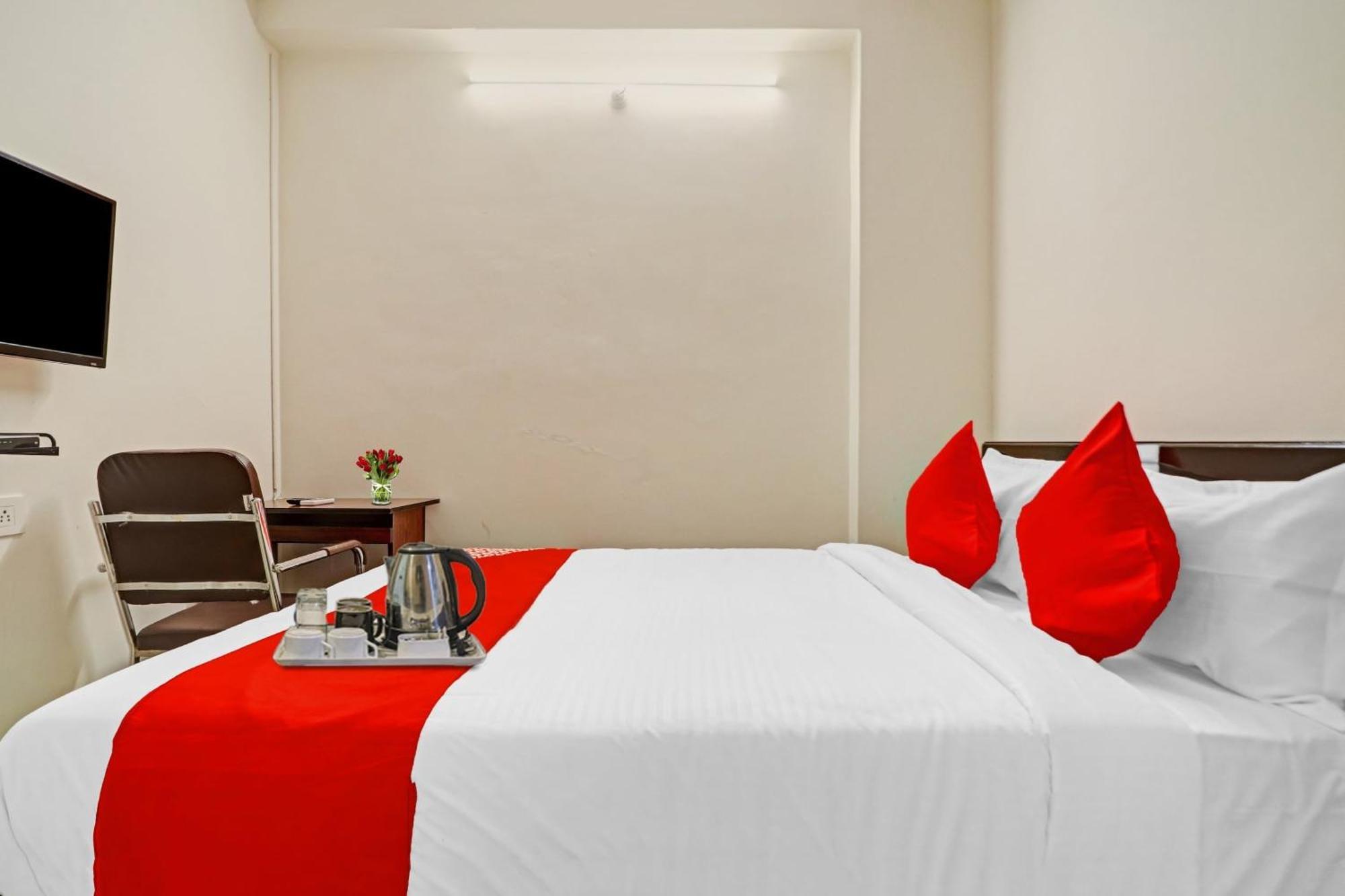 Oyo Happy Stay Hotels Hyderabad Exterior foto